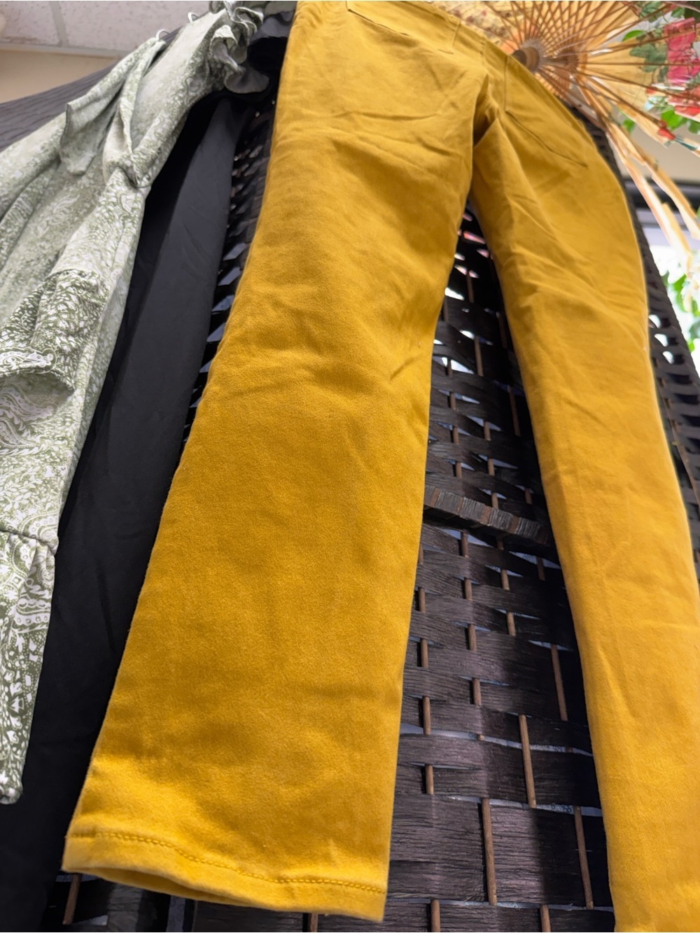 Old Navy Women’s Mustard Skinny Jeans - Picture 9 of 9